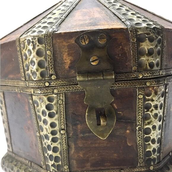 Vintage 60s 70s Treasure Jewelry Trinket Chest Box Ornate Hexagon - Picture 3 of 9